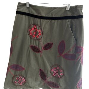 Boden Olive Green Cotton Lined‎ A-Line Skirt Size 8 Pink Flower Appliqué Beading